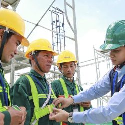 Vì Sao Thiết Bị Bảo Vệ Đầu Là Trang Bị Không Thể Thiếu?