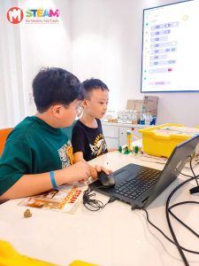 chuong-trinh-hoc-robotics-cho-tre-em-hien-dai-1