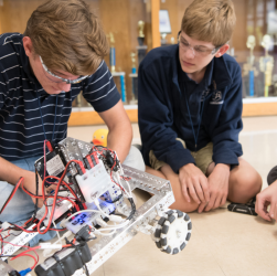 chuong-trinh-hoc-robotics-cho-tre-em-hien-dai