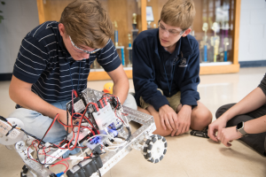 chuong-trinh-hoc-robotics-cho-tre-em-hien-dai